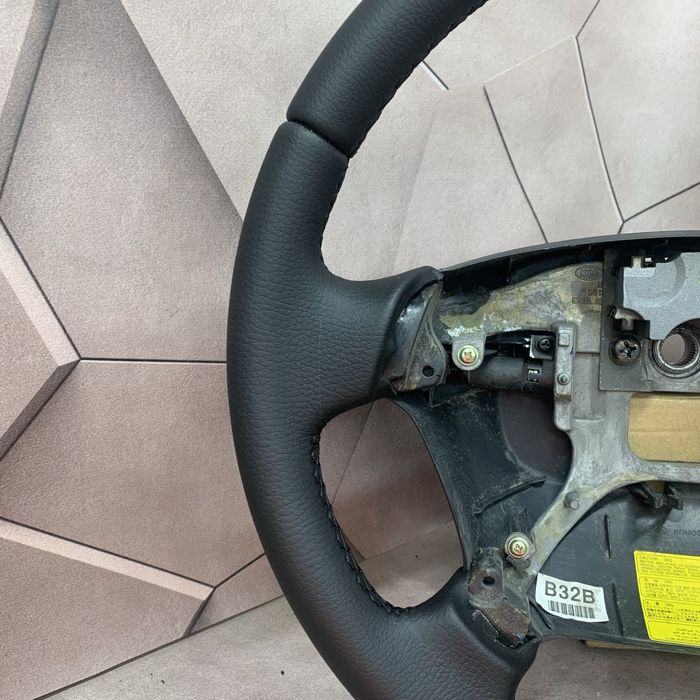 Перетягнутий руль Magentis Karens Маджентис Каренс на обмін