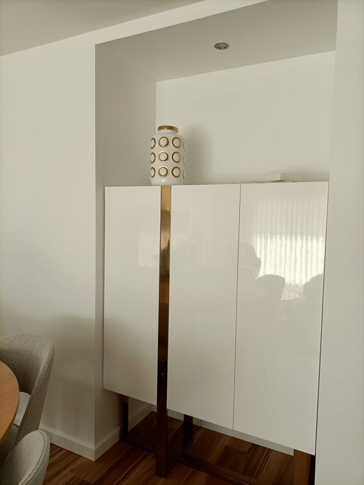 Peça de decoração branco e dourado