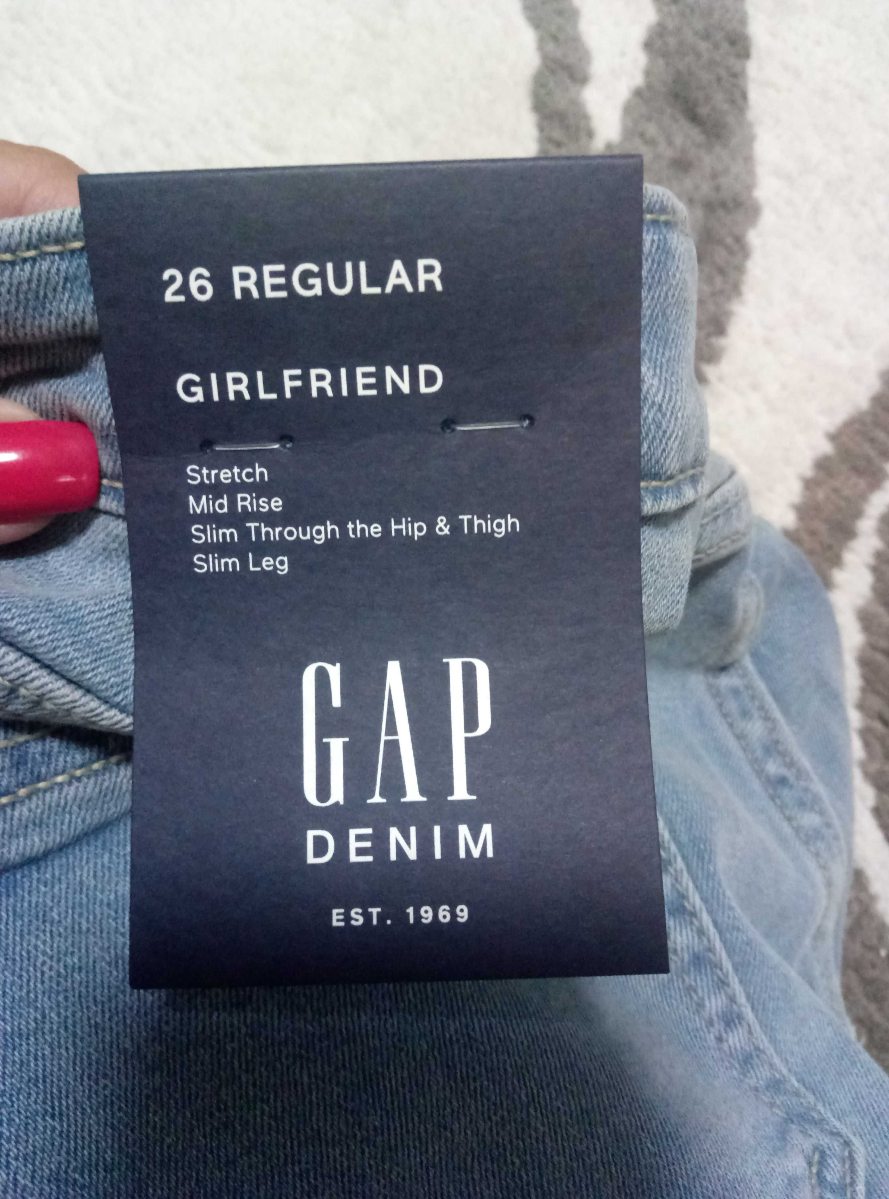 Женские джинсы Gap Mid Rise Girlfriend Jeans, 26 размер.
