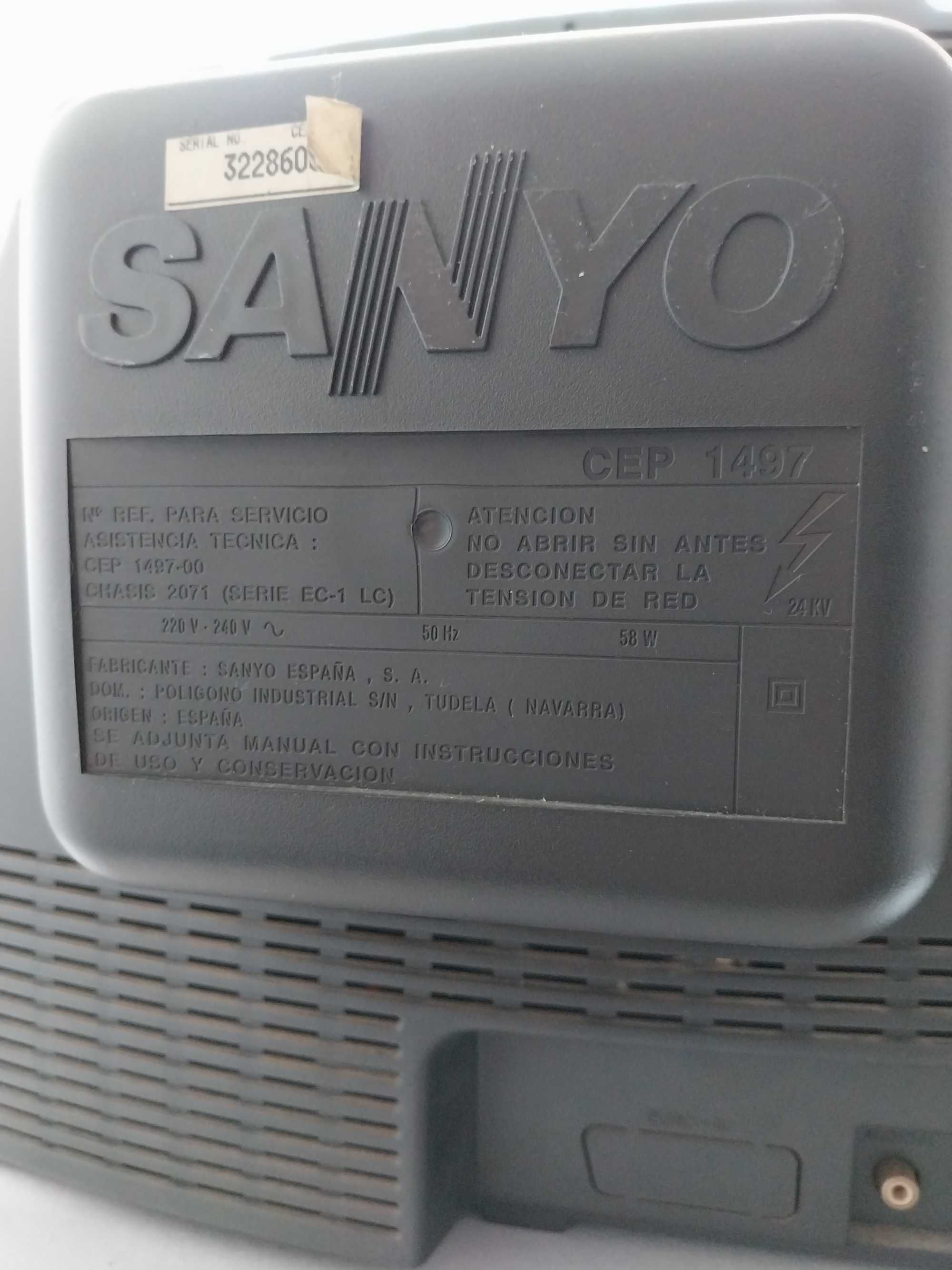 Televisão antiga da Sanyo CEP 1497, vintage, a funcionar