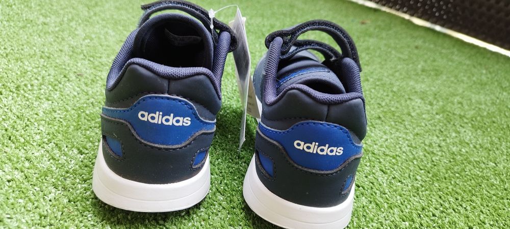 NOWE Buty dziecięce Adidas Switch FW3983 r.32 granat