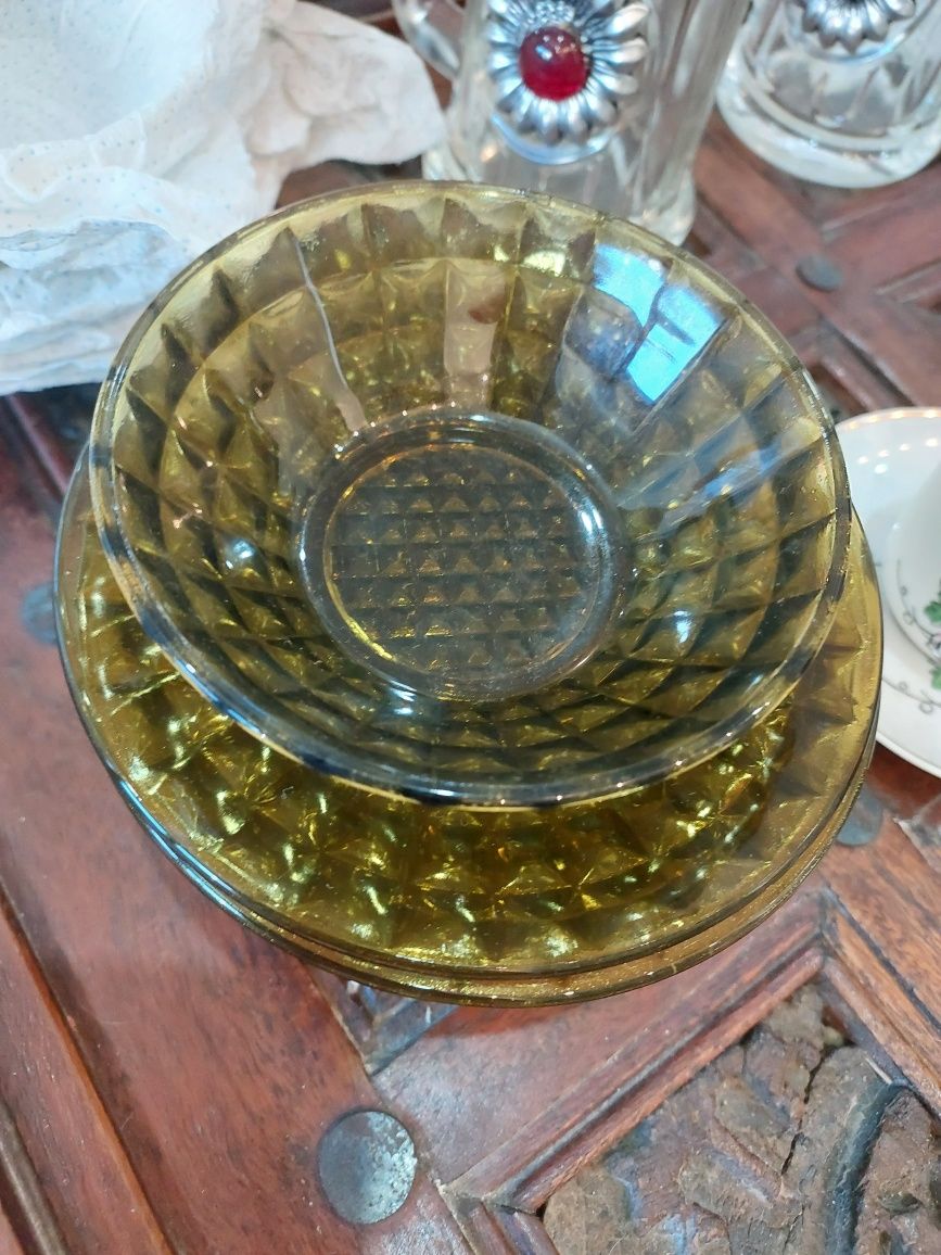 Taças e pratos de sobremesa
