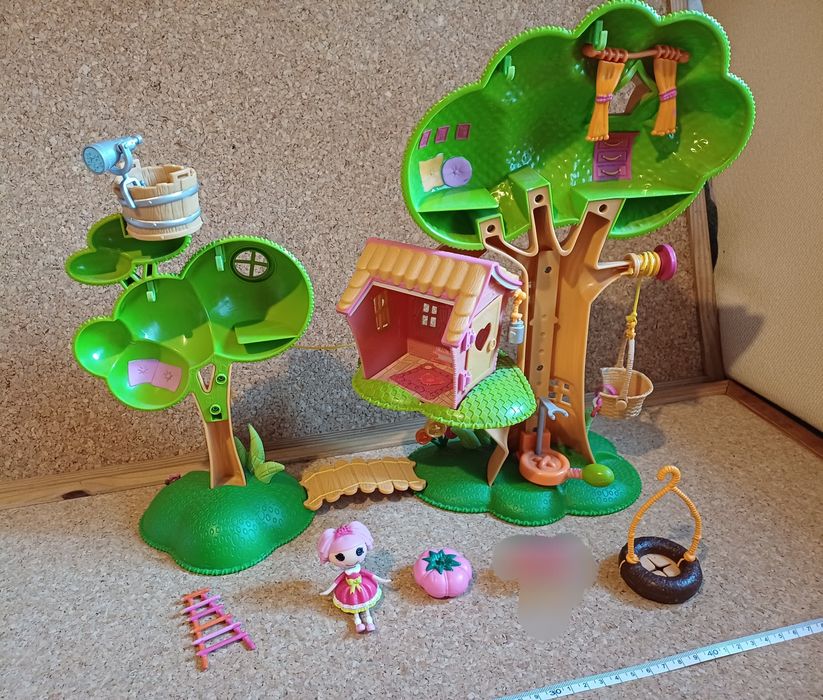 Lalaloopsy casa na árvore, boneca e acessórios. Conjunto.