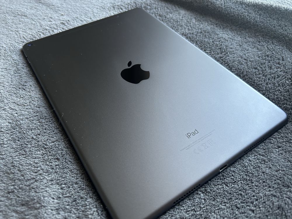 Планшета Apple iPad Air Wi-Fi + Cellular A2123 64GB 10.5”