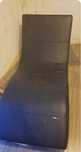 Chaise long em pele ainda em bom estado