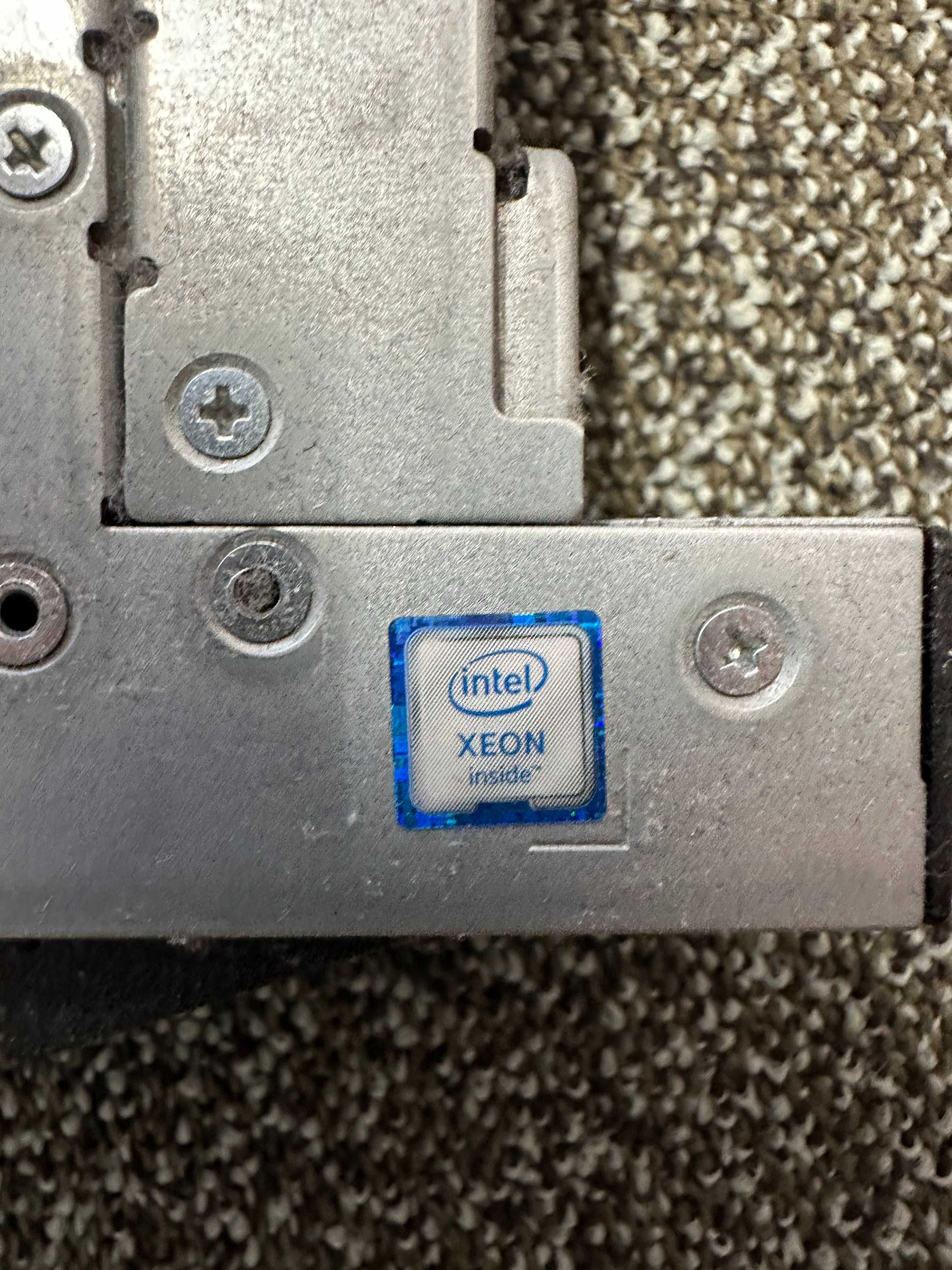 Dell PowerEdge R640 – 2x Xeon Silver / 96 GB RAM / 8x 300 GB SAS