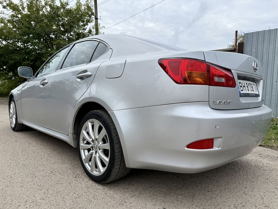 Продам Lexus Is 220d