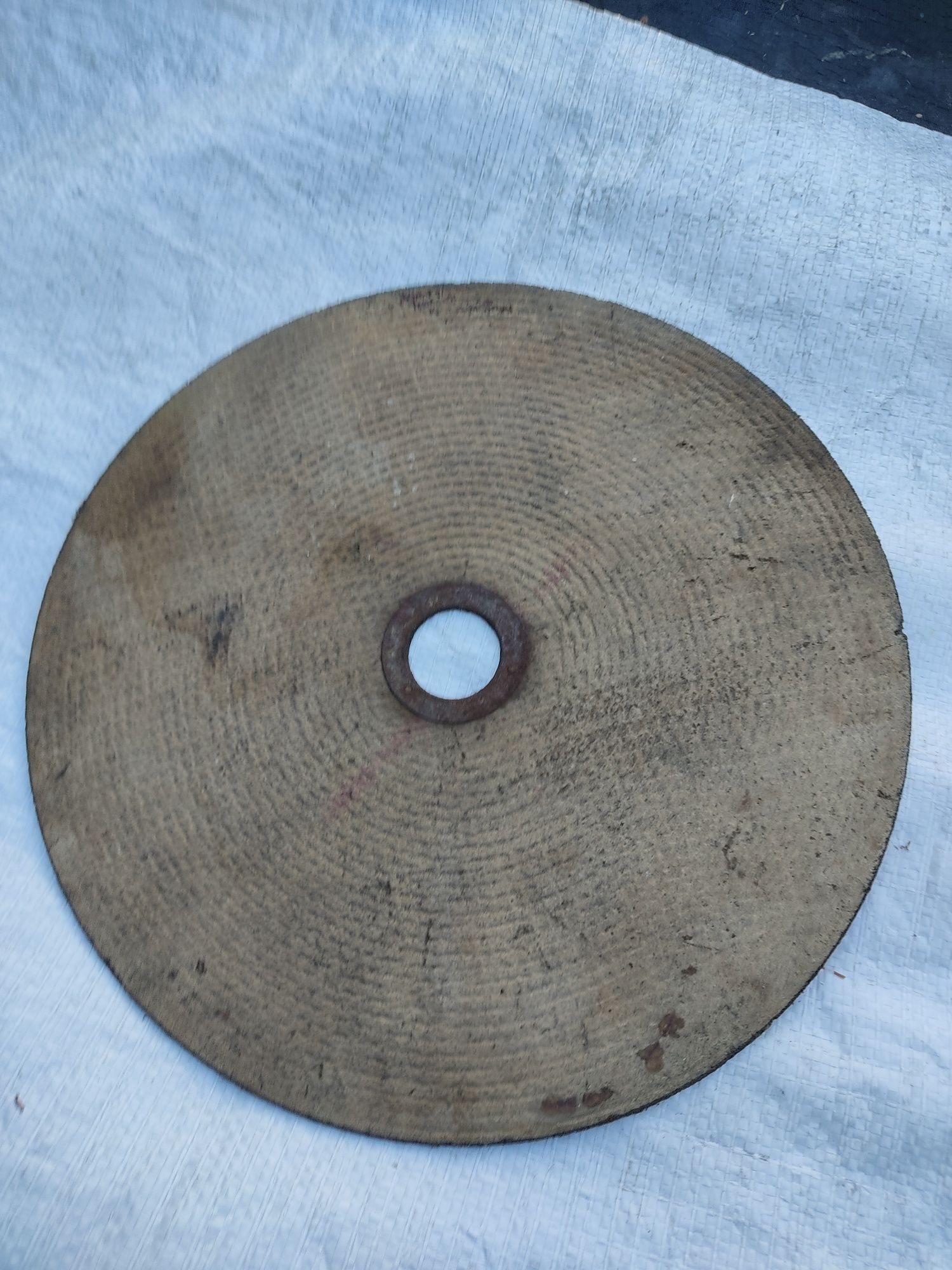 Отрезной диск по металлу на вулканит