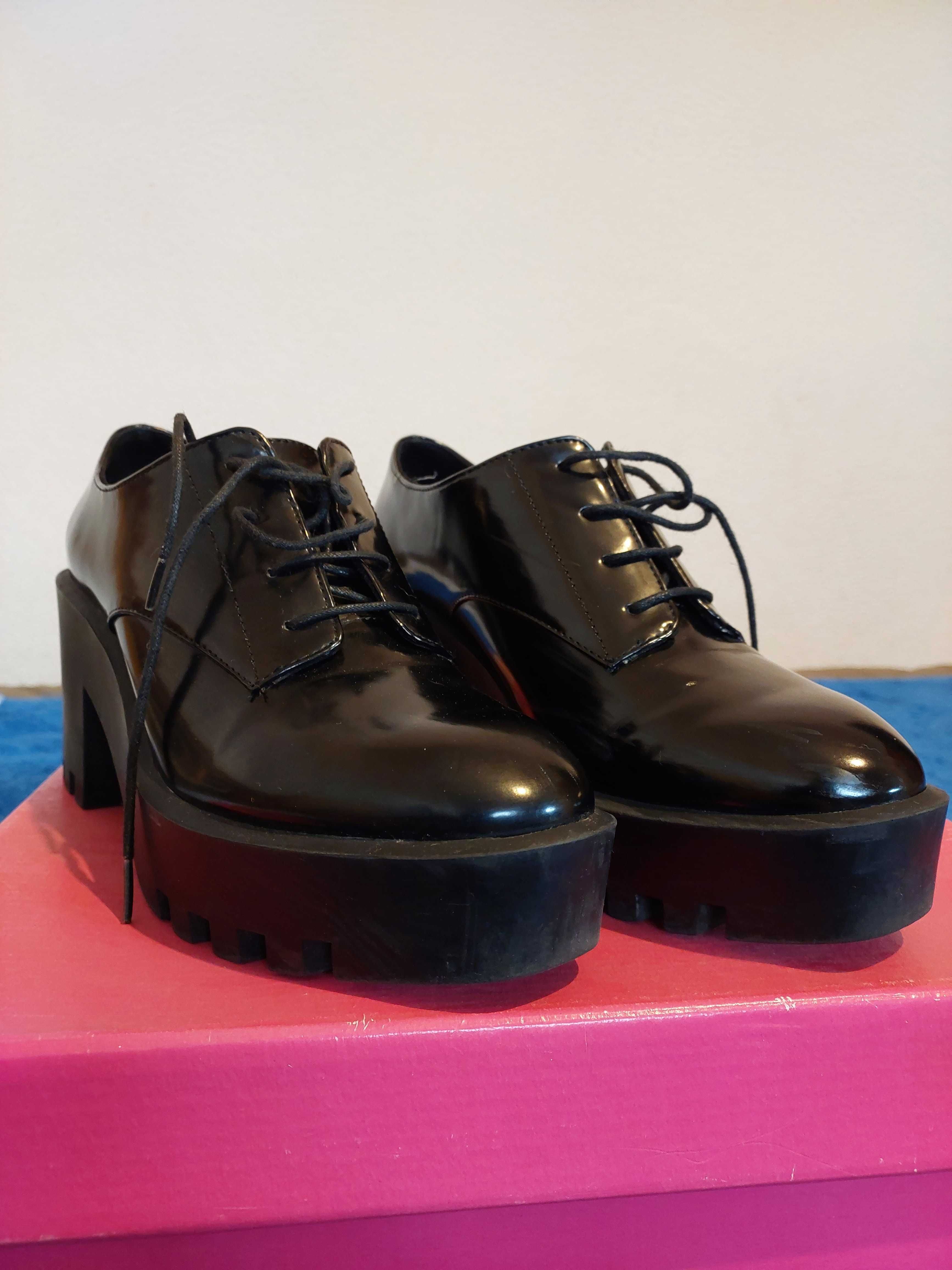 Sapatos Oxford pretos vinil 36 Stradivarius