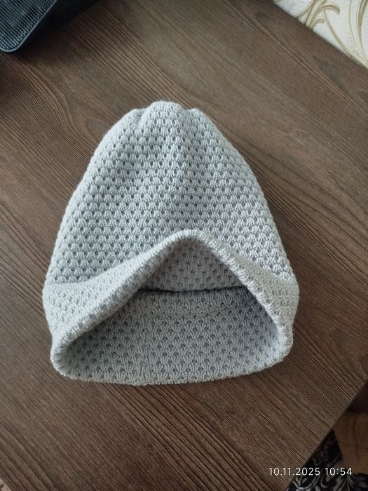 Шарфы, манишки, шапка.