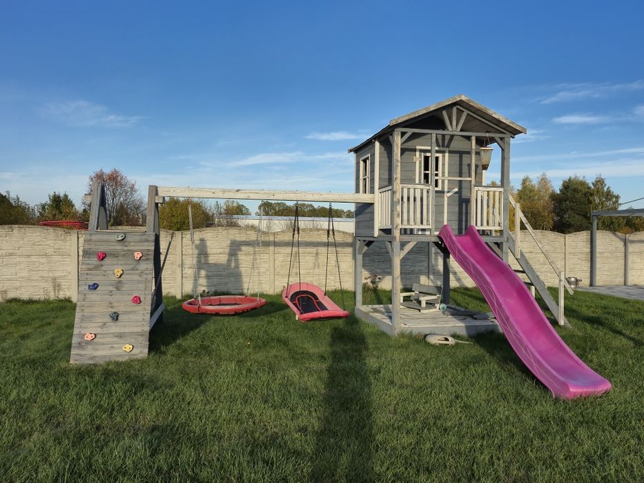Plac zabaw . Piaskownica drabinka zjezdzalnia