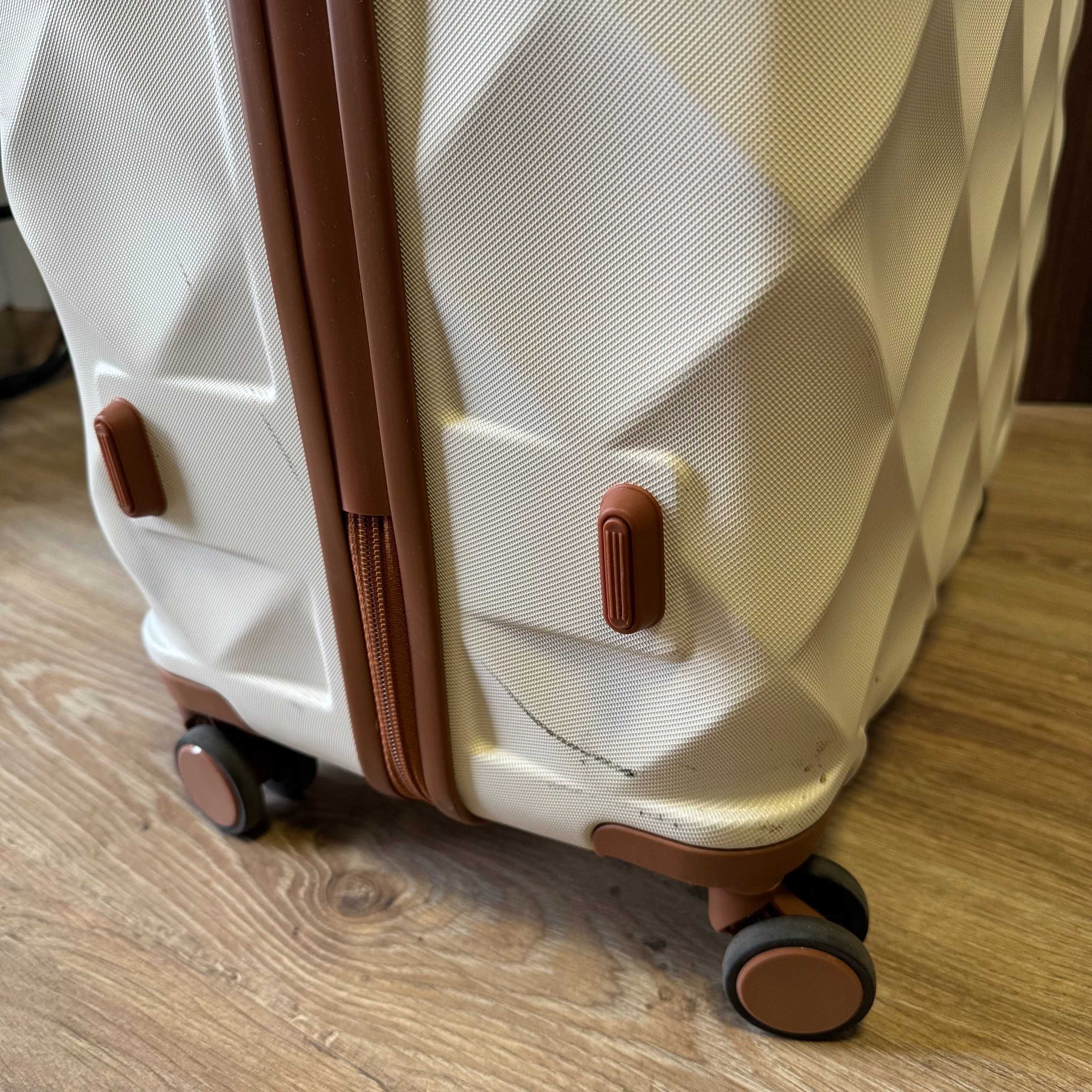 BRITISH TRAVELLER K2395L Duża Walizka podróżna 91l zamek TSA 4 kółka