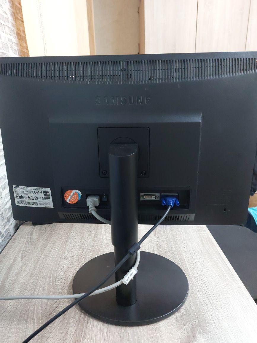 Монитор Samsung SyncMaster B2240