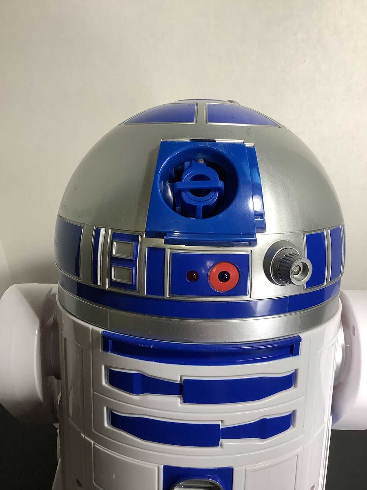 Фирменная игрушка робот Star Wars R2-D2 . Генератор мыльных пузырей