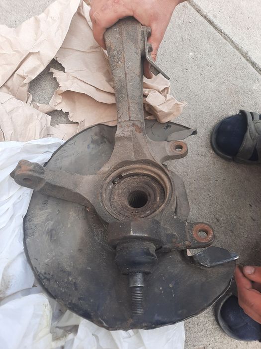 Поворотний кулак (цапфа) передній лівий Honda accord 7