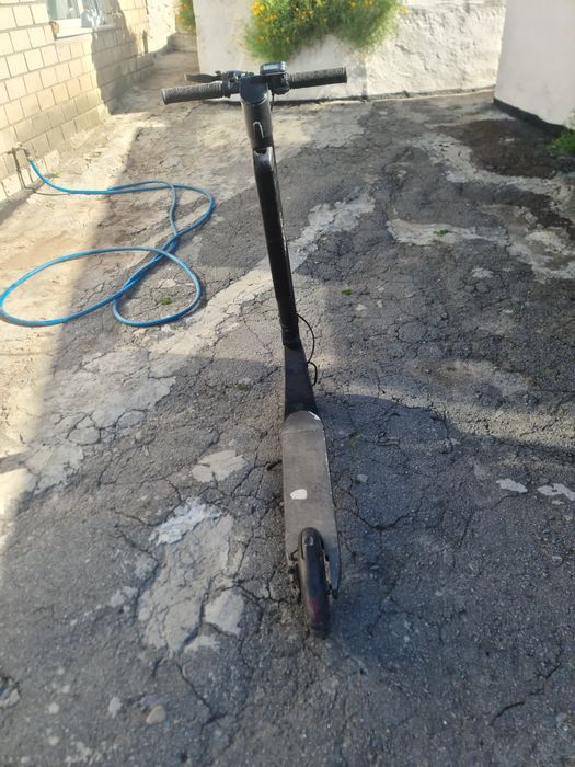 Продам електросамокат bongo cecotec series a