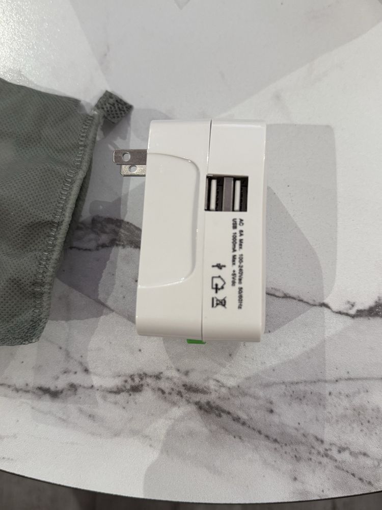 Uniwersalny adapter do podróży