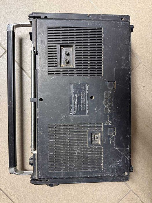 Vintage Boombox Sanyo 4-Band Radio Cassette Stereo – kolekcjonerski