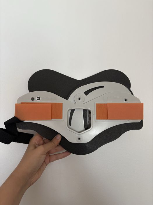 Colar cervical com adaptaçao para traquestomia