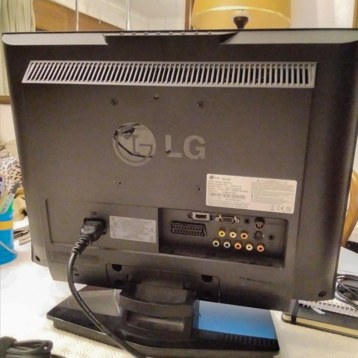 TV / Monitor LCD LG  (modelo 19LS4R)