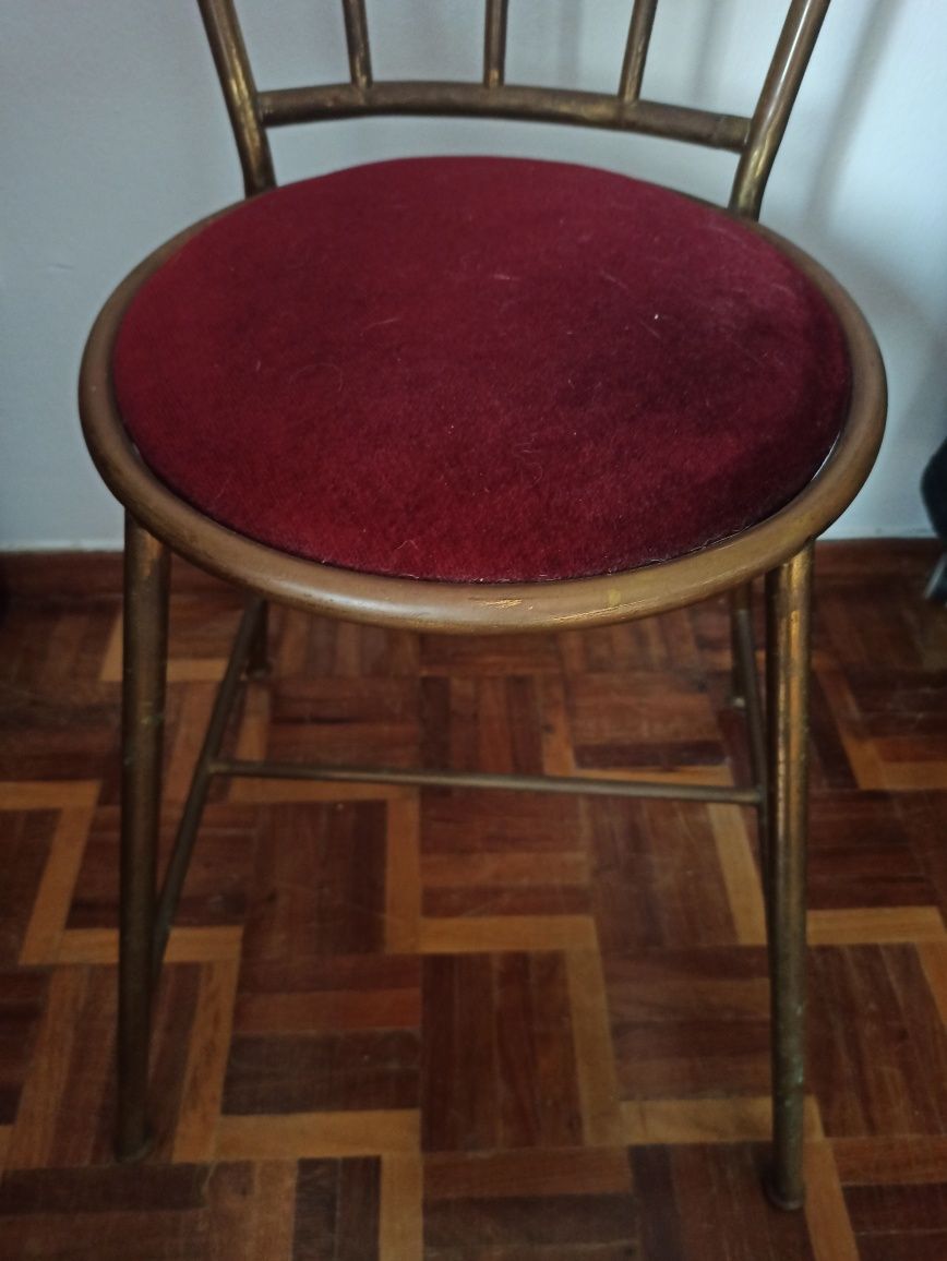 Antiga cadeira de quarto