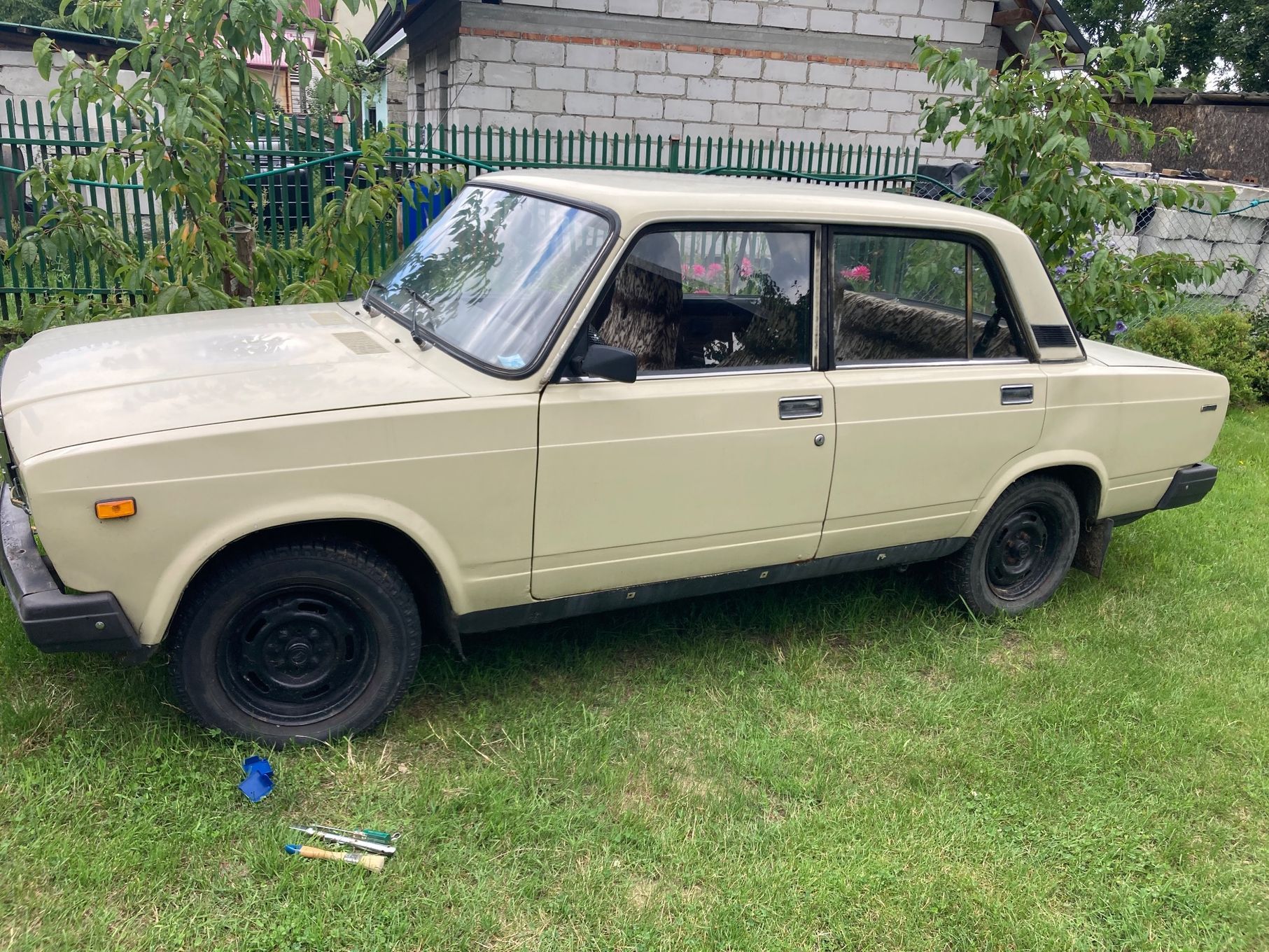 Lada 2107 Lada od pierwszego właściciela w kolorze Kość Słoniowa