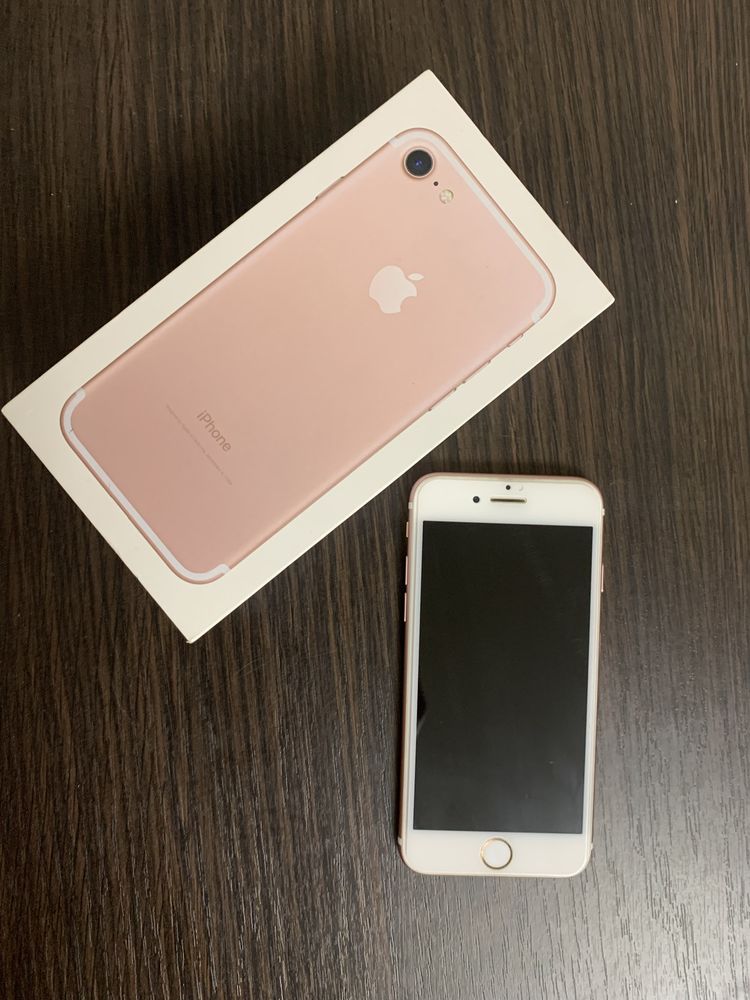 iPhone 7 32gb та чохли