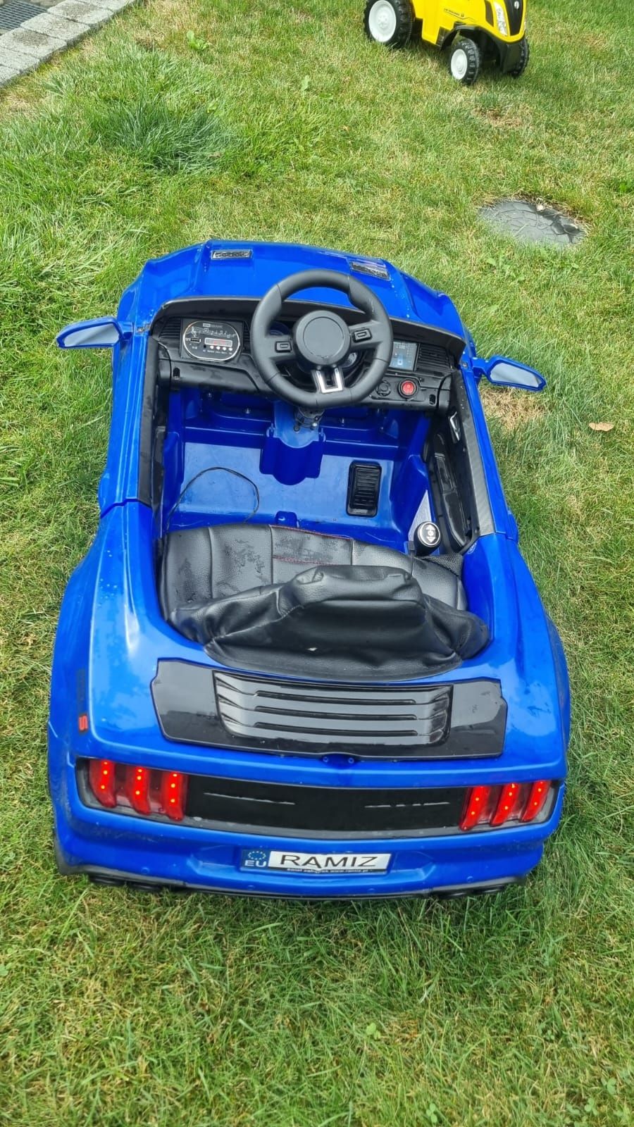 Autko Auto dla dzieci na akumulator niebieskie radio i pilotem Mustang