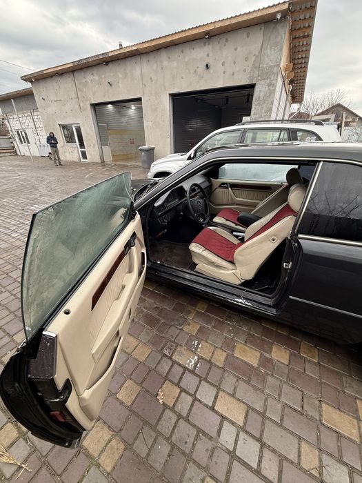 Mercedes 124 cupe blak