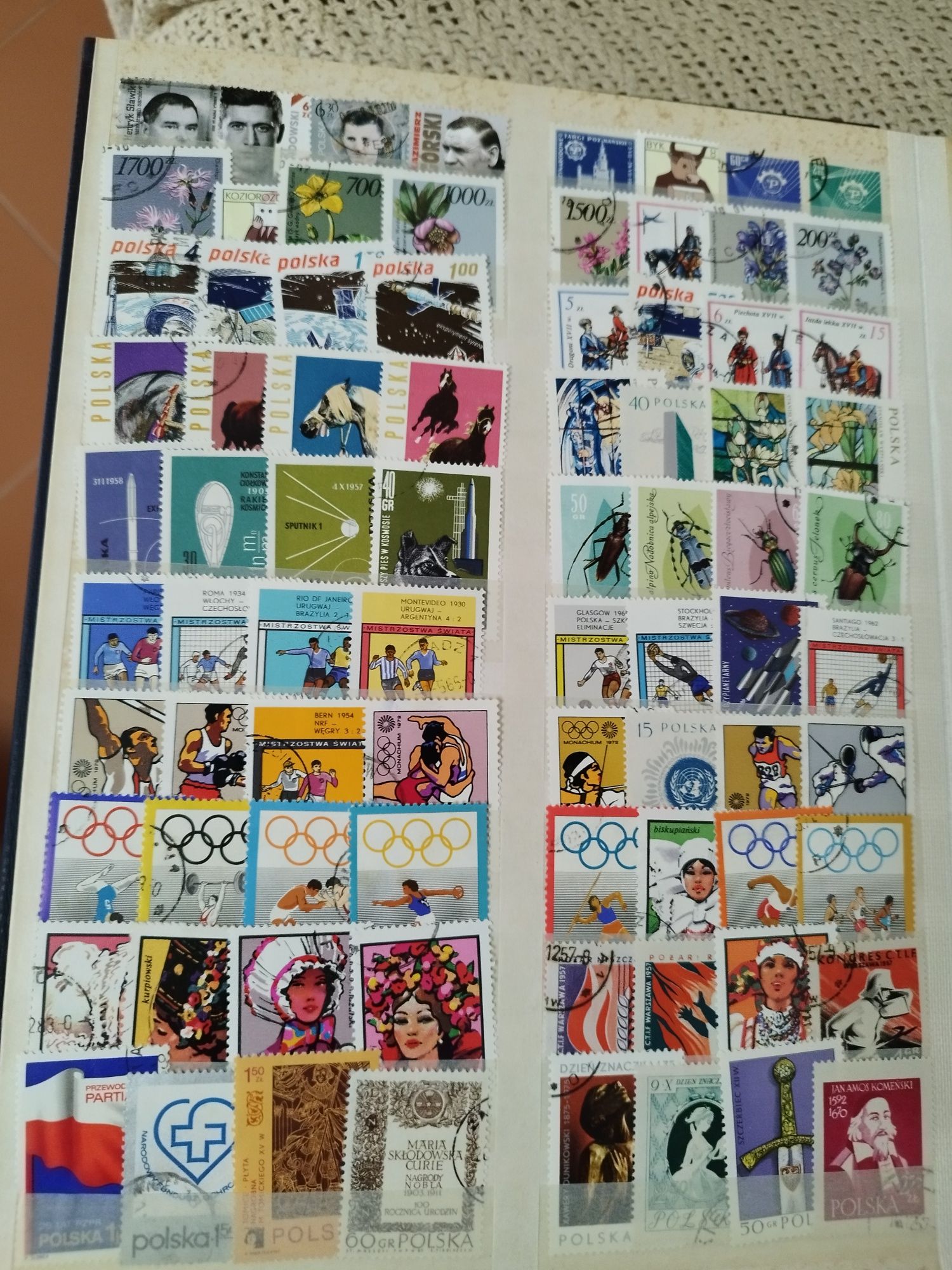 Classificador com 469 selos diferentes Polónia