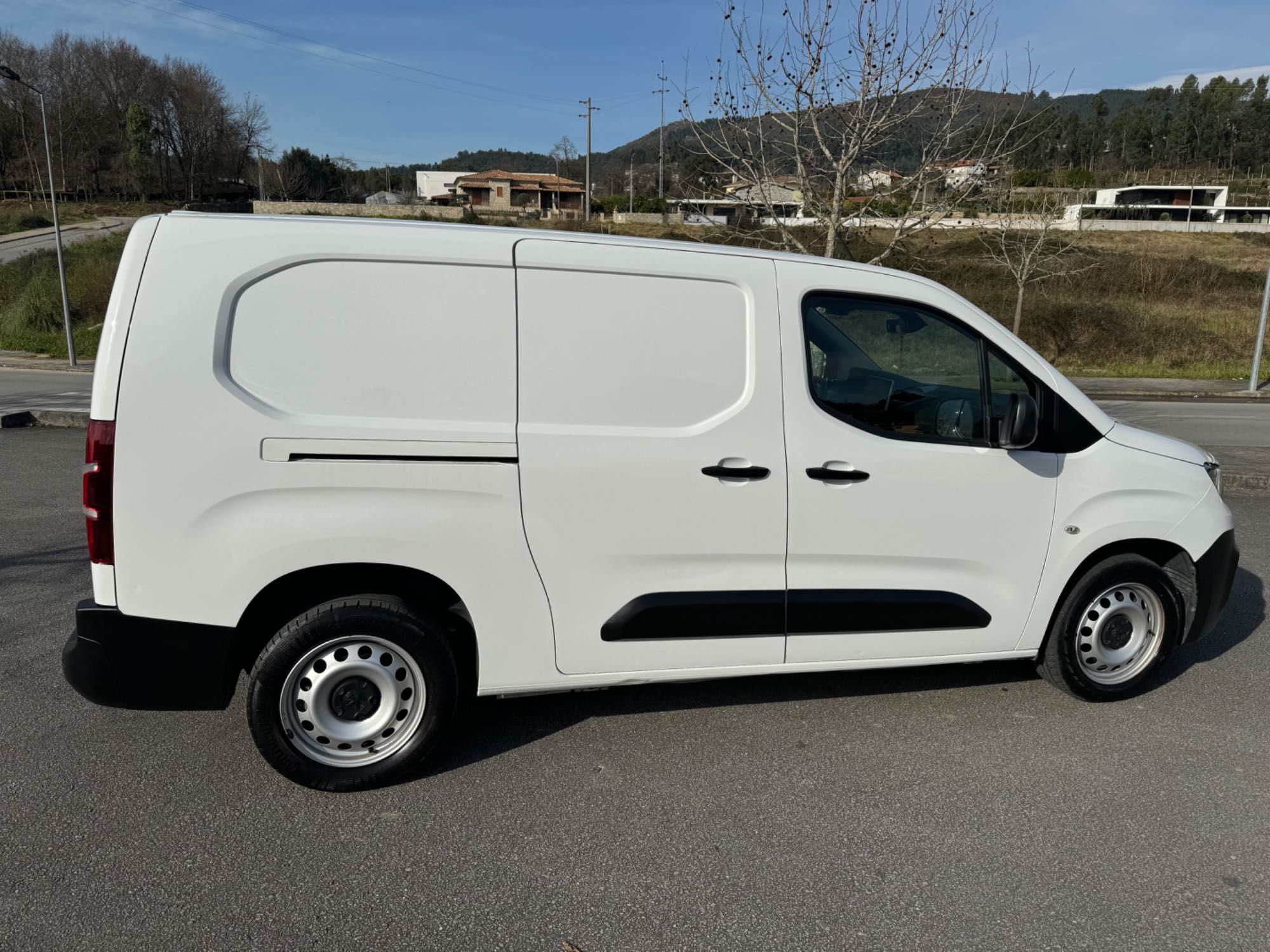 Peugeot partner 2019 longa maxi
1.6 HDI 100 CV 3 lugares