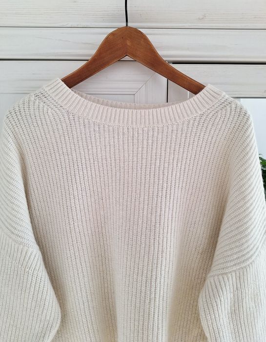 Sweter &Other Stories