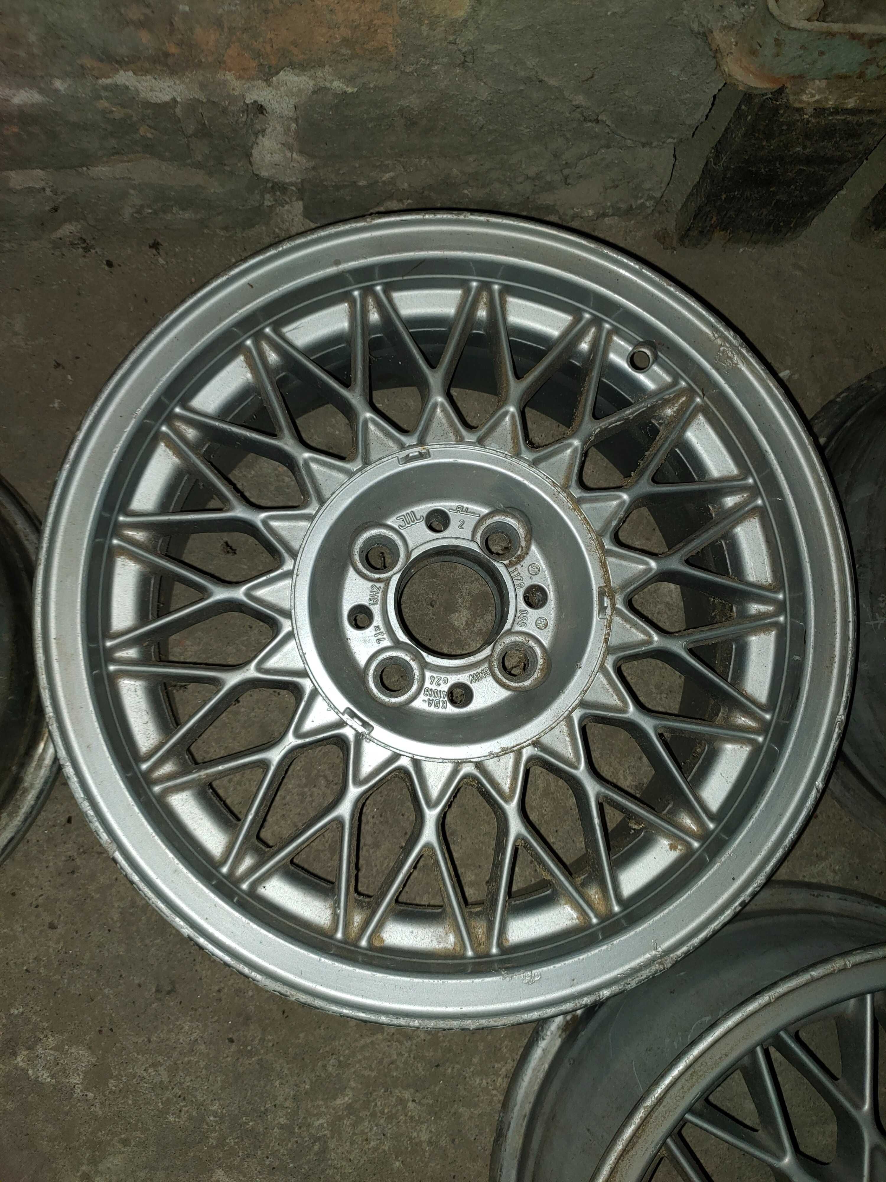 Felgi BBS Styling 15"   3 szt.   BMW E 30  wraz z deklami