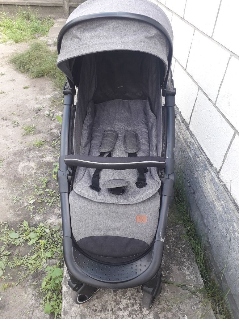 Продам коляску Baby Zz b100