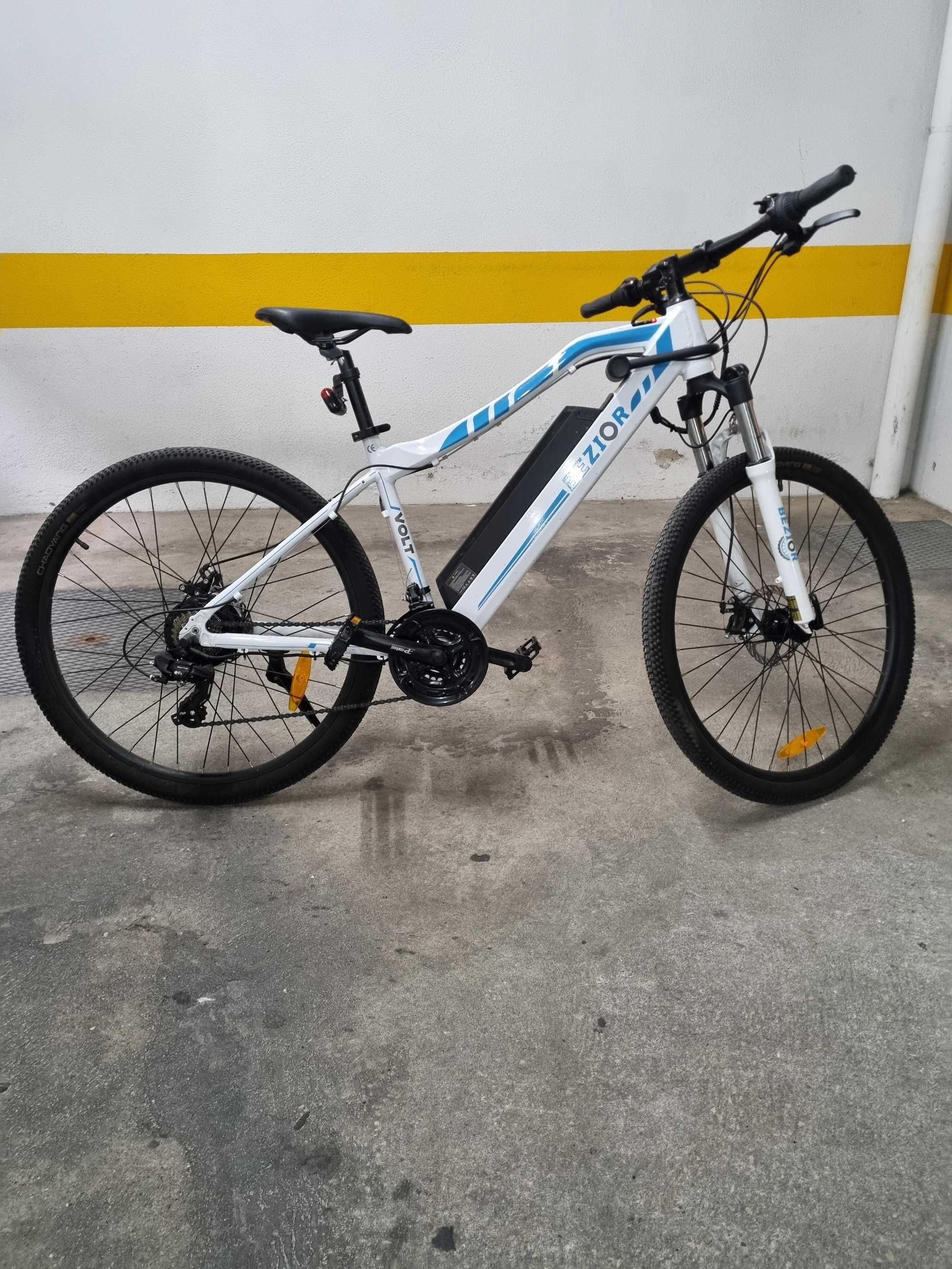 Bicicleta eléctrica semi nova (Bezior M1 pro)