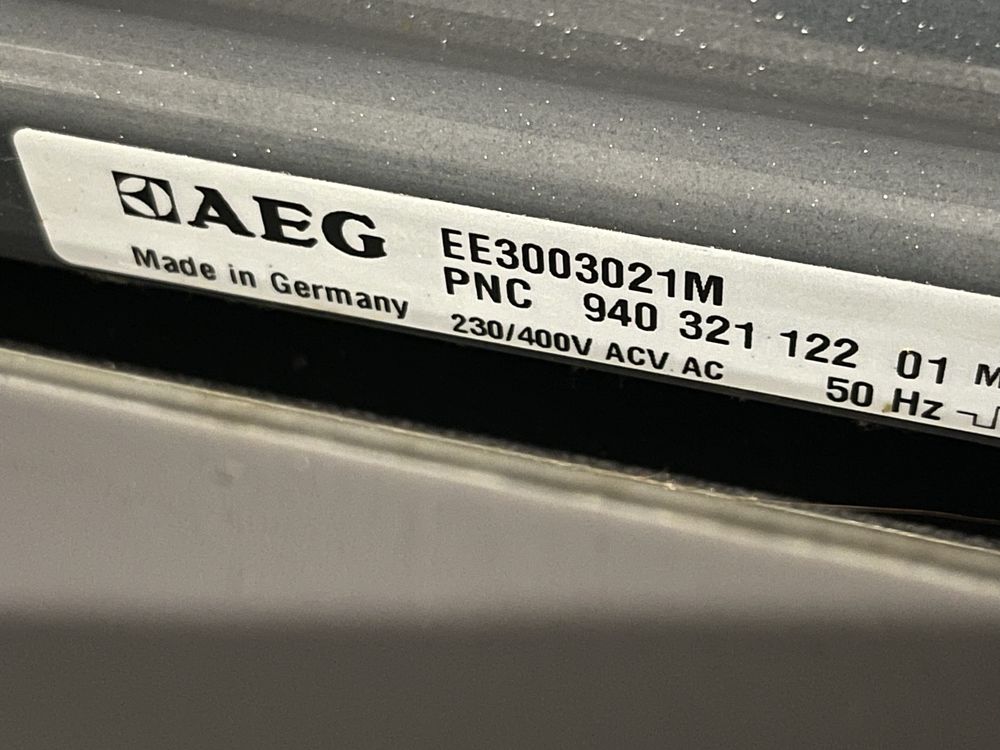 Встраиваемая электродуховка с варочной панелью AEG