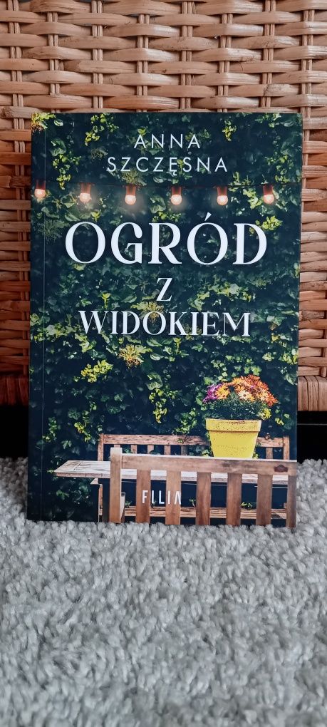 Książka "Ogród z widokiem" Anna Szczęsna