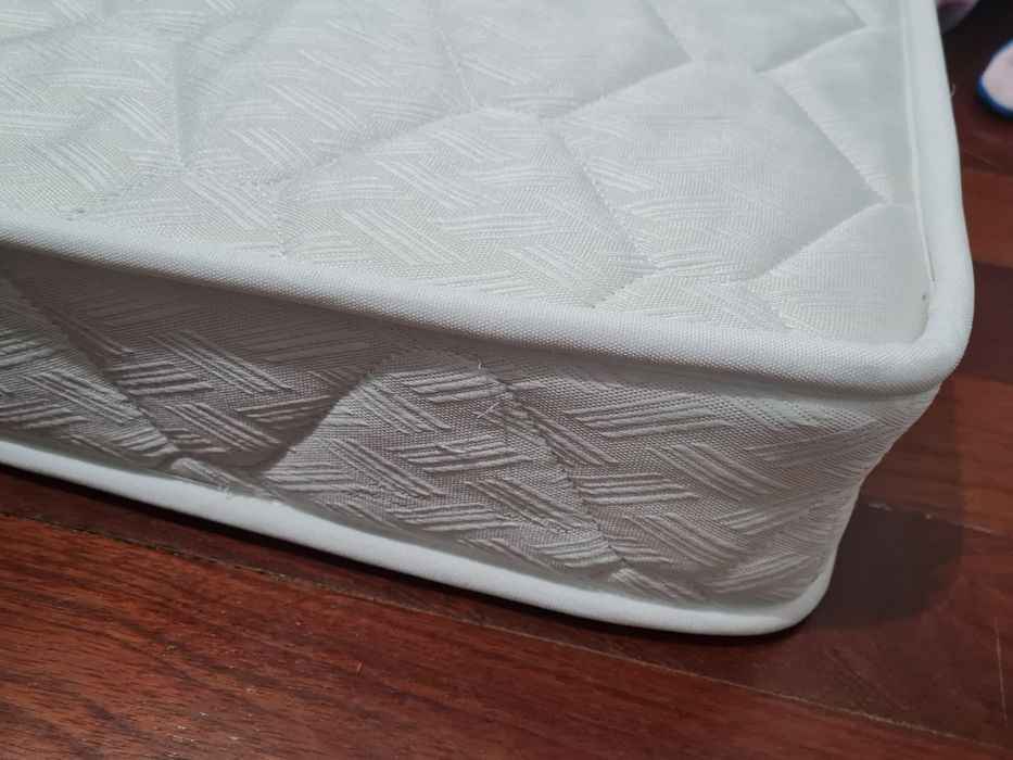 Cama montessori com colchão