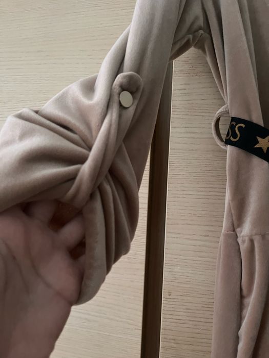 Piekna welurowa sukienka