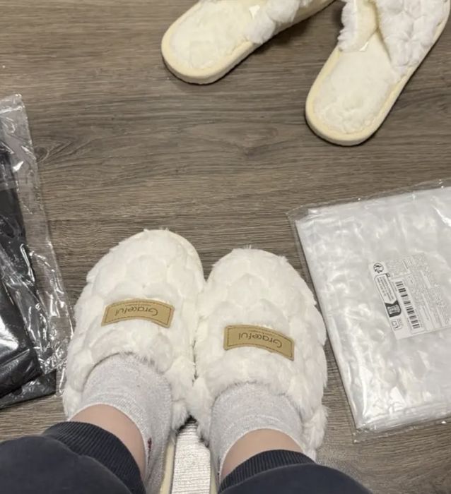 Тапки жіночі Теплі закриті білі хутряні 38 розмір 24,5 см устілка