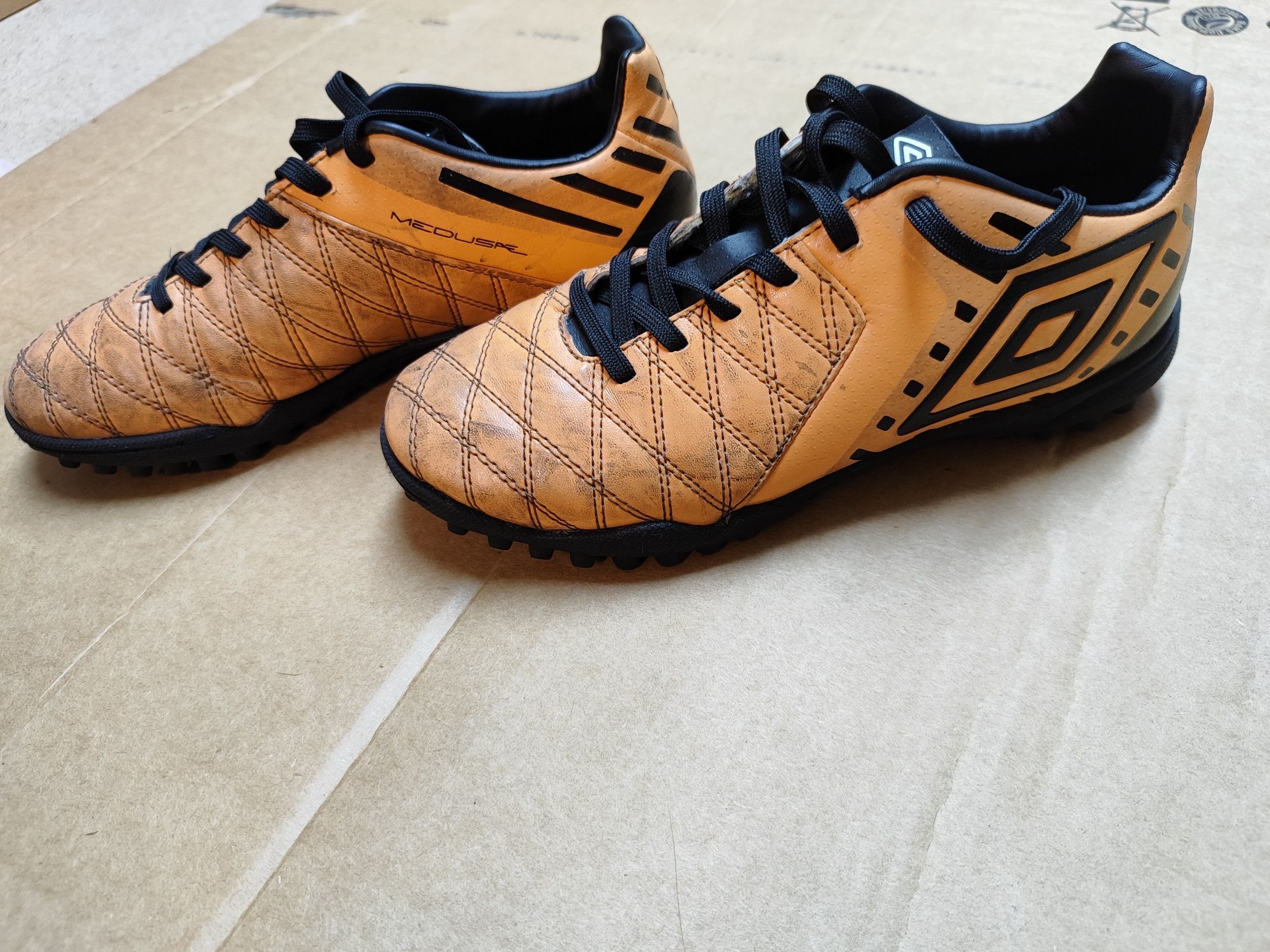 buty sportowe umbro r.36