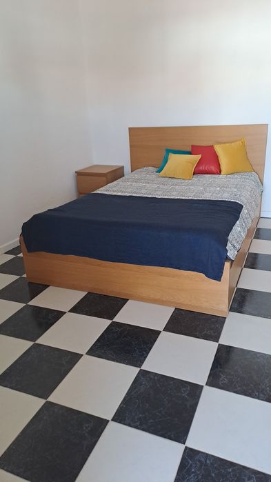 Arrenda se quarto com closet arrumos e casa de banho
