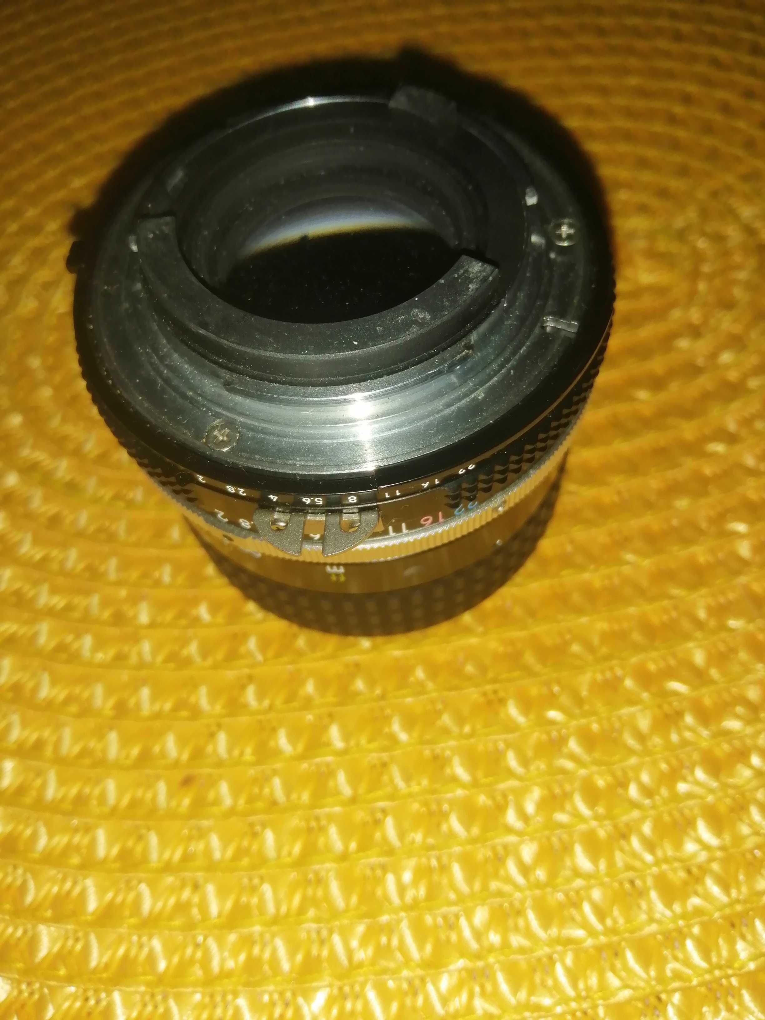 Nikon Nikkor 85 mm 1:2 obiektyw