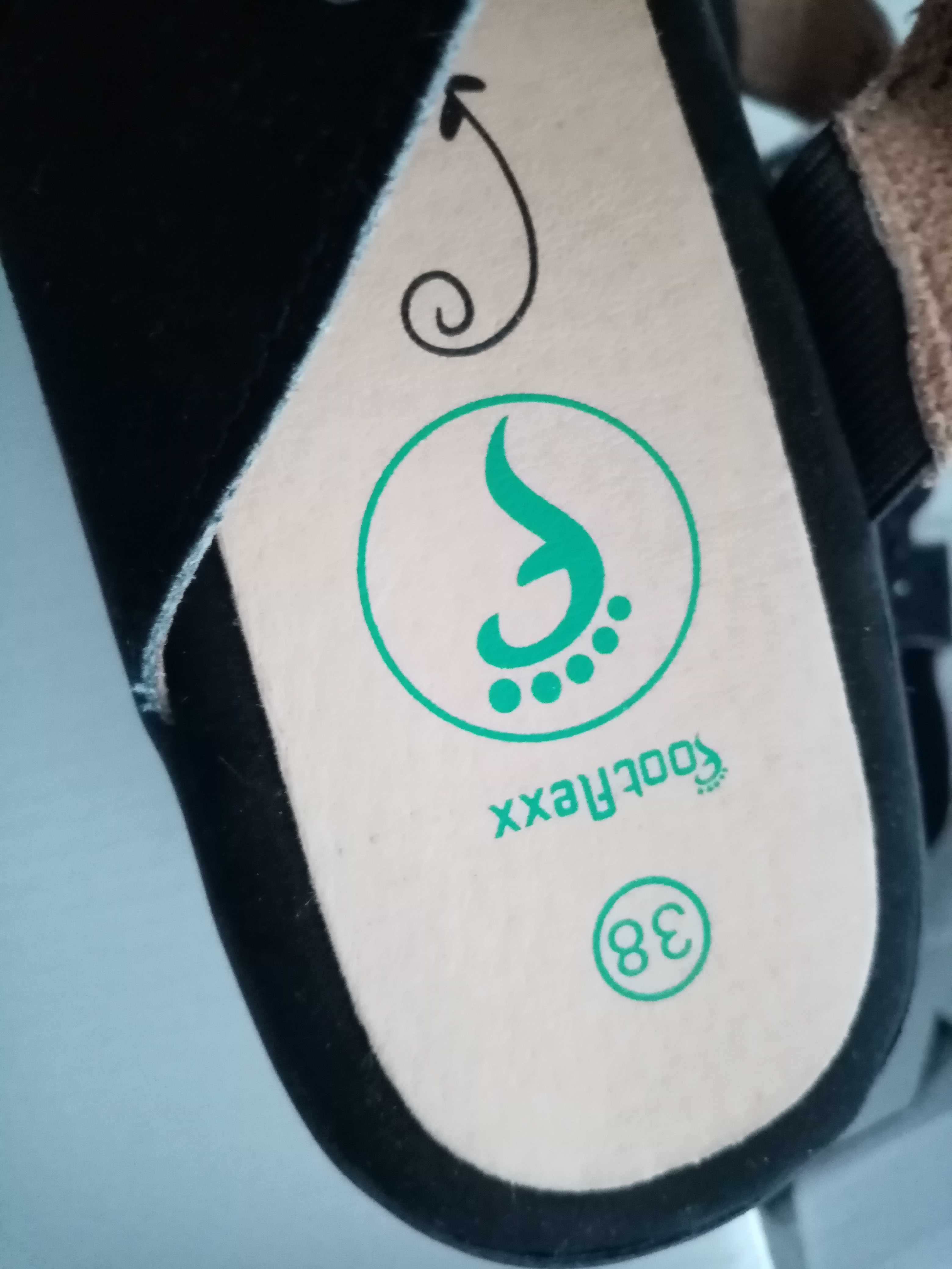 Sandały klapki Footflexx czarne welurkowe czarne kryształki 38