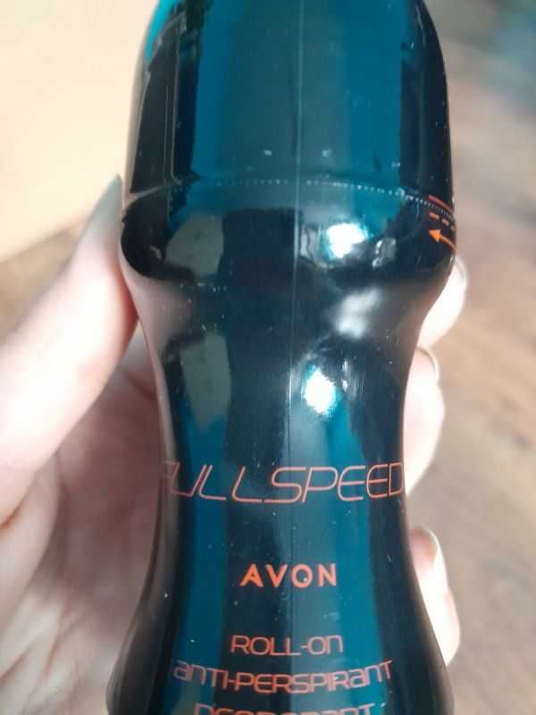 Dezodorant antyperspiracyjny w kulce Avon Full Speed 50ml.