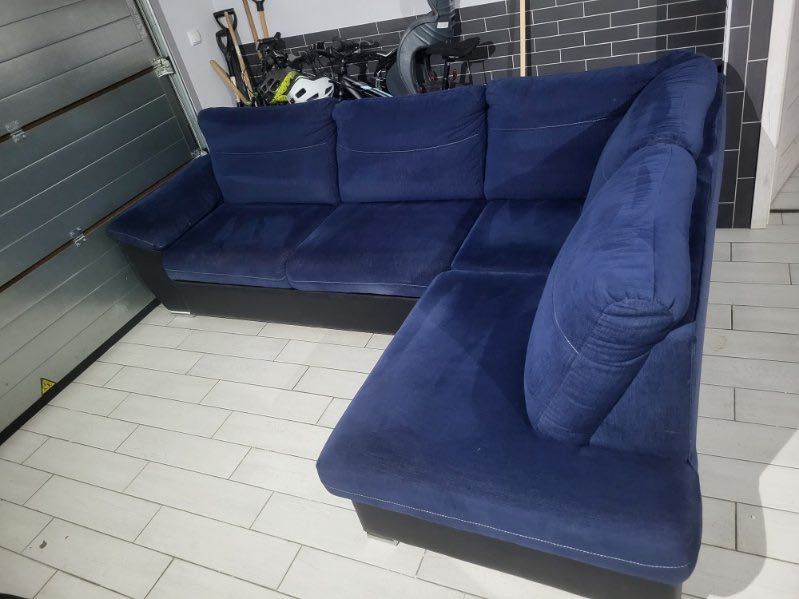 Grantowy narożnik w kształcie litery L