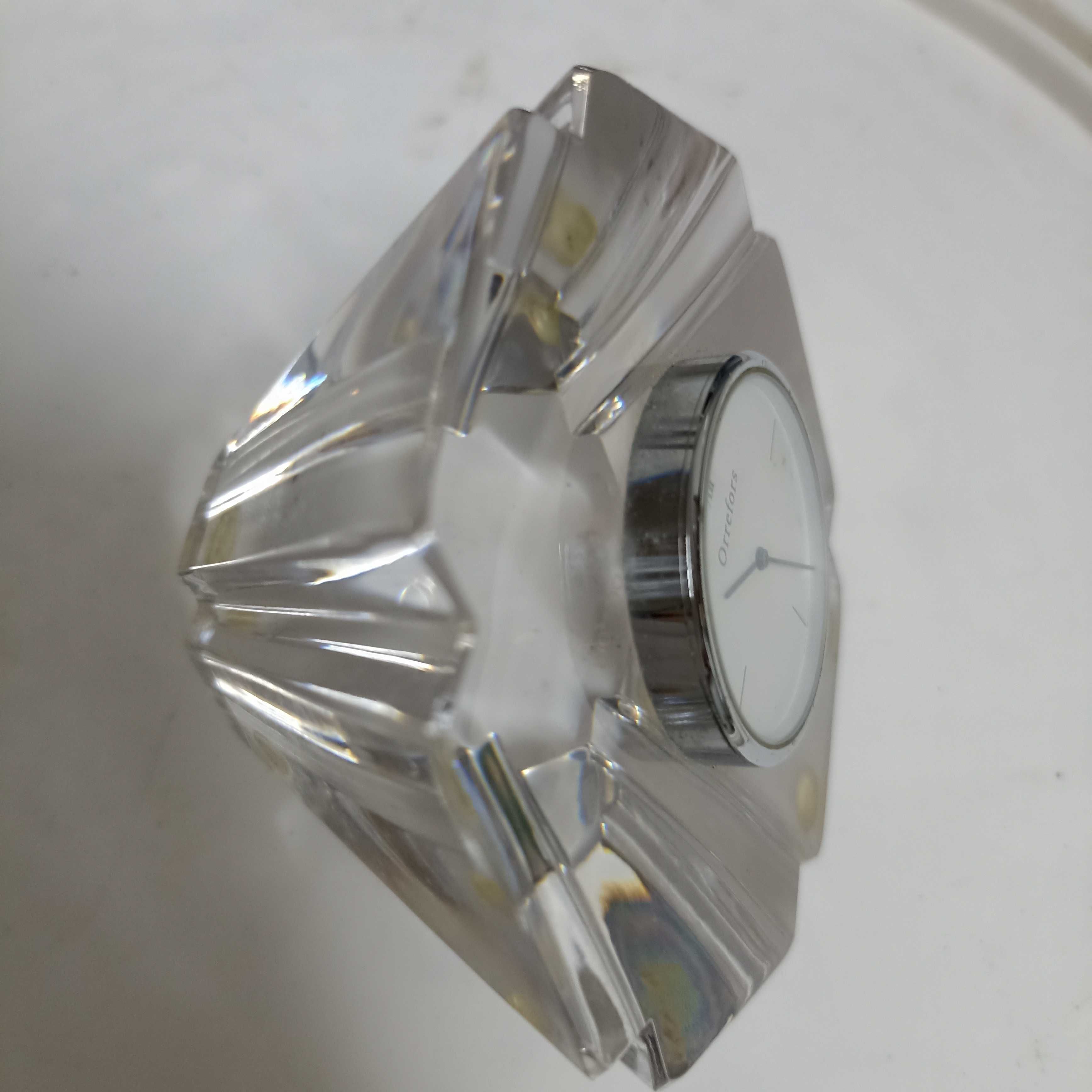 Magnífico Relógio de mesa marca Orrefors