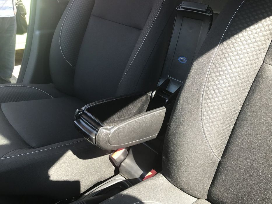 Renault Dacia Duster Подлокотник в подстаканник