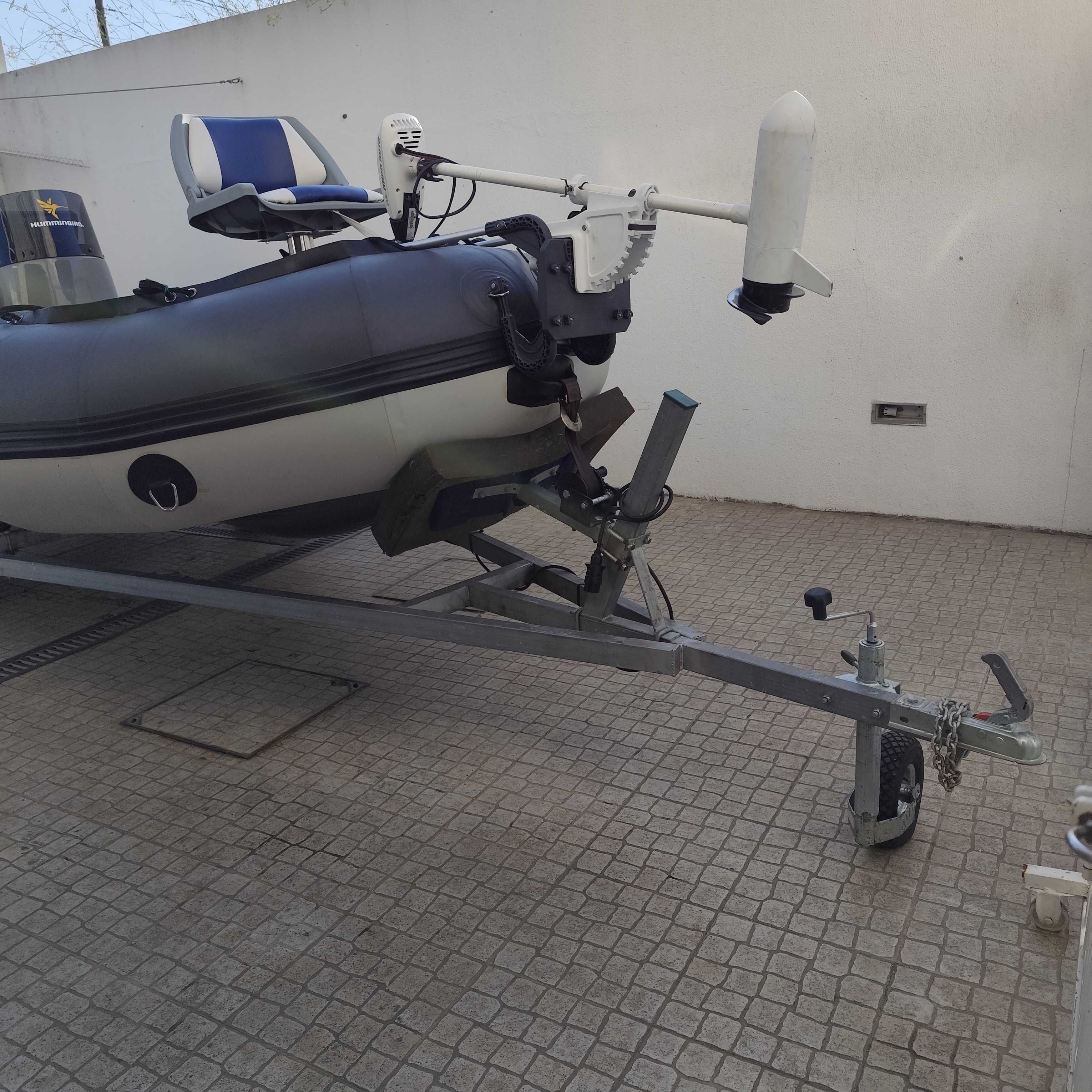 Pneumático Ozeam 5m c/ Mercury 40 hp injeção 4 tempos