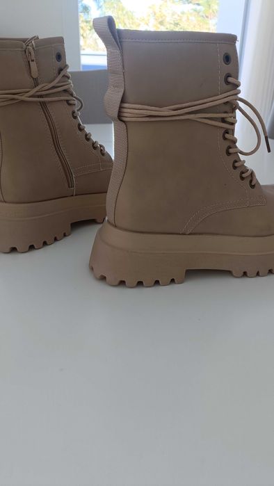 Bota Bege Tamanho 37